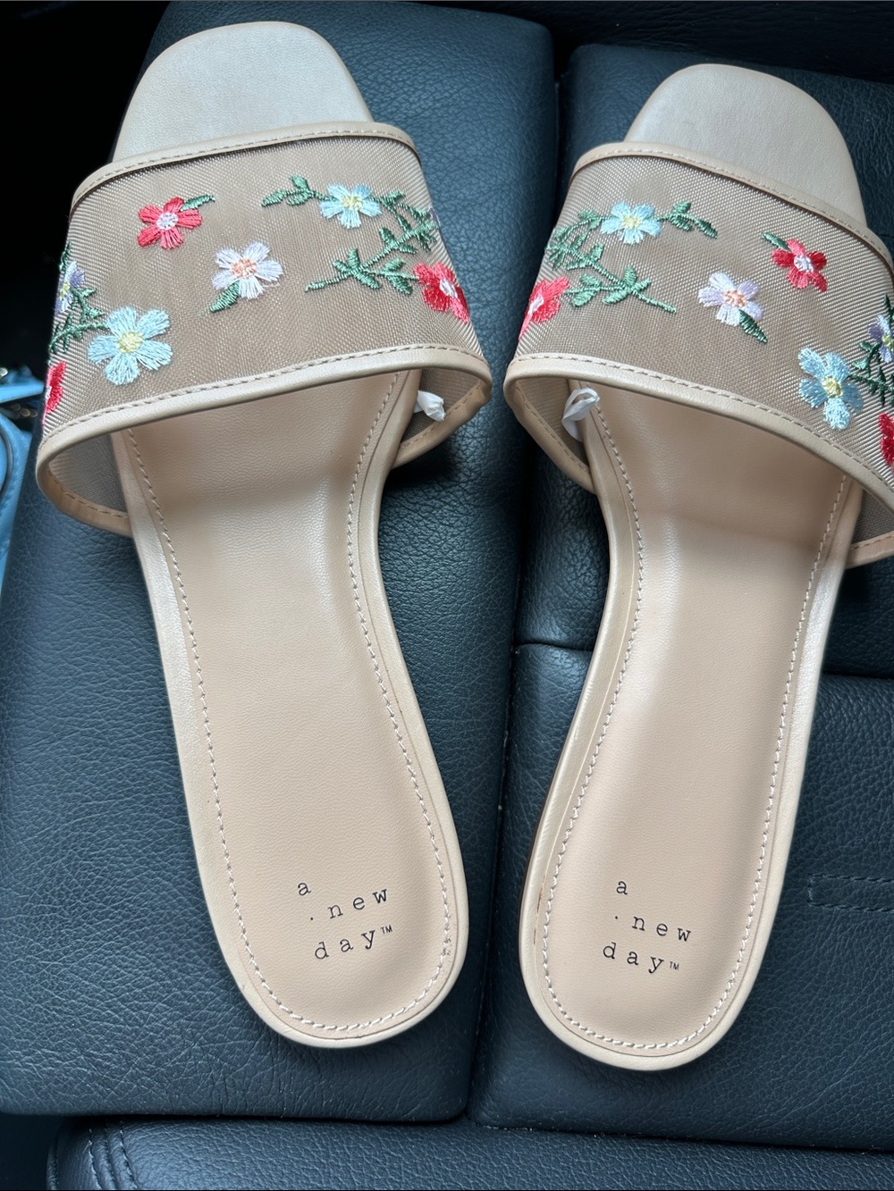 A New Day Women’s Beige Slide Sandals with Embroidered Floral- Size 11-NWOT - Picture 4 of 7